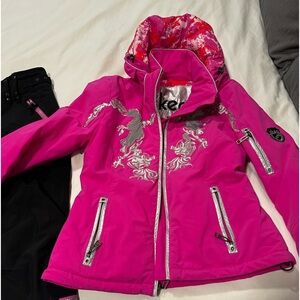 Size 6 woman’s Skea hot pink and silver like new  ski coat.